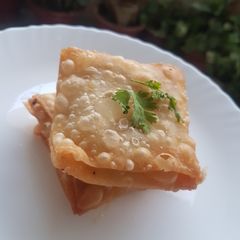 A picture of Chicken box patties.