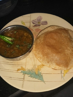 छोले भटूरे(chole bhature recipe hindi) रेसिपी मुख्य फोटो