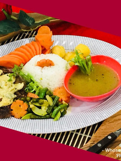 A picture of Whosayna’s Pepper Steak topped with Sauce and Stir fried Veggies.