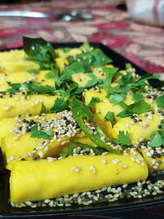 ખાંડવી(Khandvi Recipe in Gujarati) રેસીપી મુખ્ય ફોટો