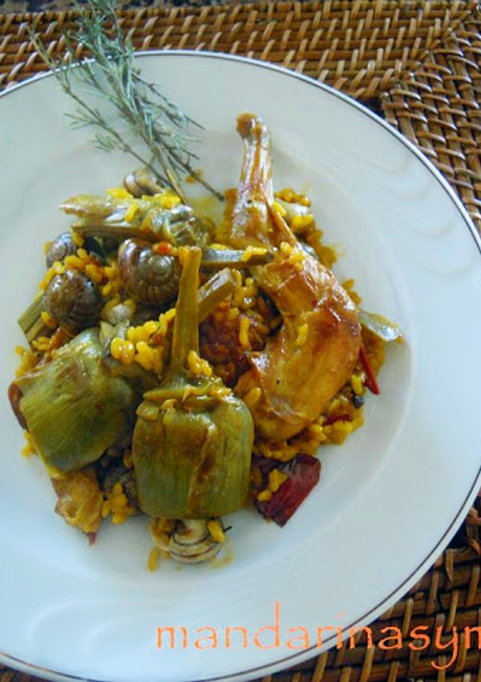 Una foto de Arroz con conejo y caracoles