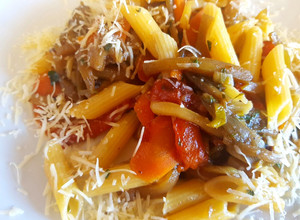 Una foto de Penne rigatti con vegetales al wok. #paraprincipiantes
