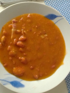 Una foto de Judías pintas con crema de verduras con pizca de compango