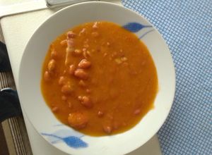 Foto principal de Judías pintas con crema de verduras con pizca de compango