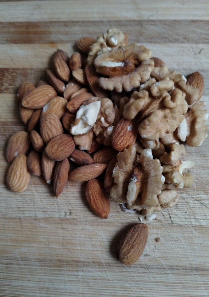 Una foto de Nueces con hierbas