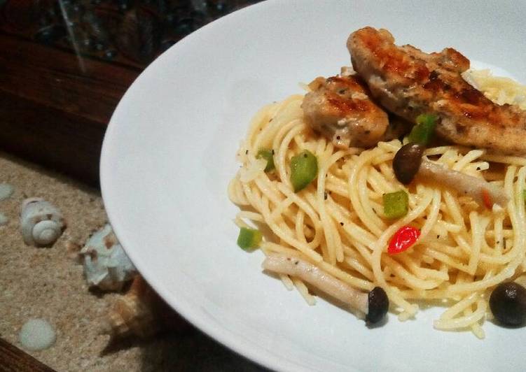 Bagaimana Menyiapkan Aglio e Olio Spaghetti with Pan Grilled Chicken Anti Gagal