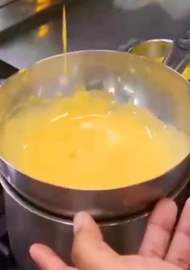 Una foto de Salsa holandesa 🥣 🧑🏽‍🍳