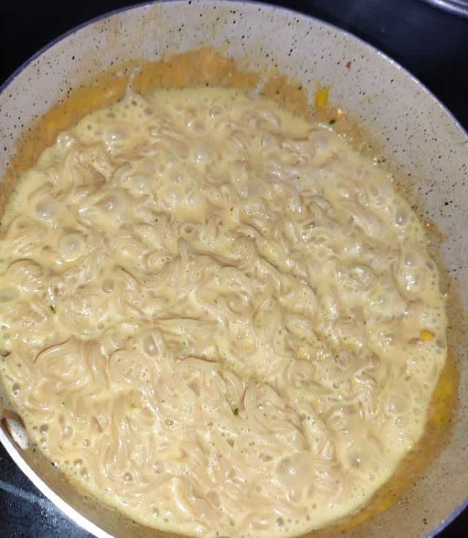 عکسی از دستور نودل با شیر 😋😋