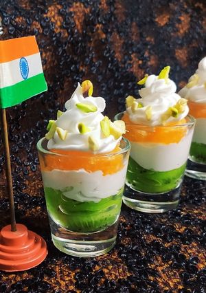 A picture of Tricolor fruit cream.