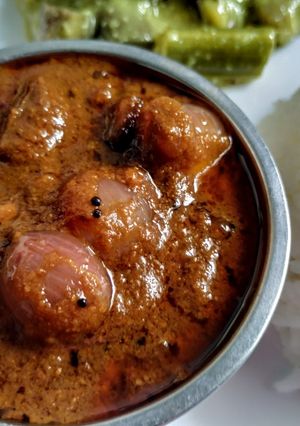 உள்ளி தீயல் (Ulli theeyal recipe in tamil) செய்முறை முக்கிய புகைப்படம்