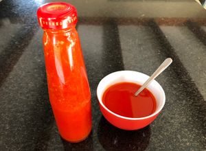 Una foto de Salsa líquida de ají chileno cacho’e cabra 🌶