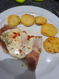 Una foto de Matambre a la pizza con papas al horno