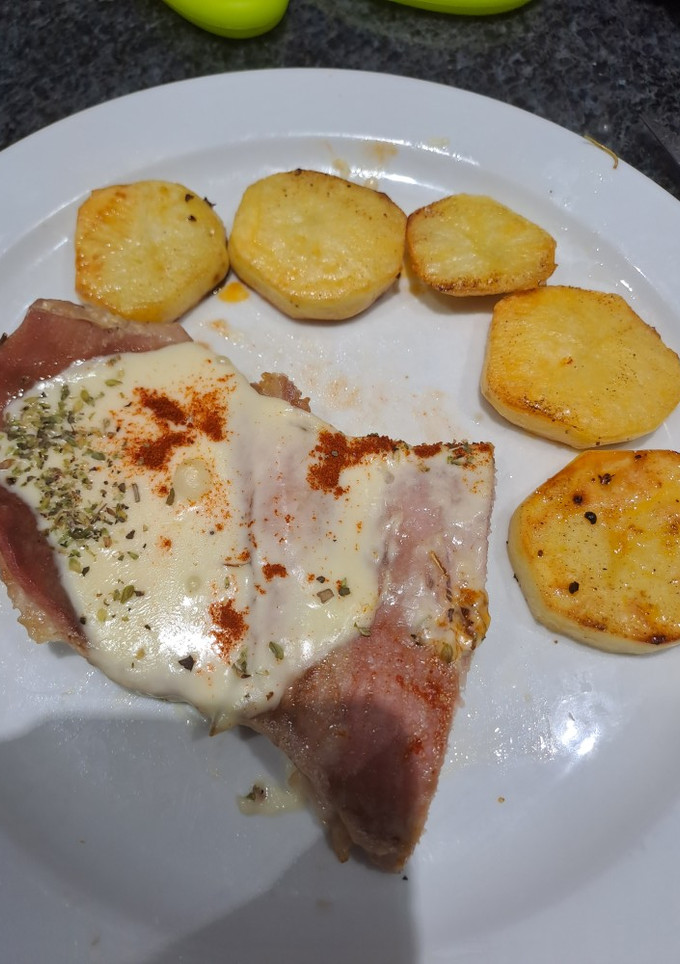 Una foto de Matambre a la pizza con papas al horno