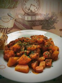 Paprikás krumpli baconnel, virslivel 🥔🌶🍅🥩🥗🍞 recept fotója