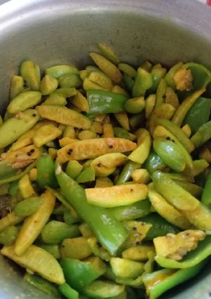 ટીંડોળા મરચાં નો સંભારો (Tindora Marcha Sambharo Recipe In Gujarati) રેસીપી મુખ્ય ફોટો