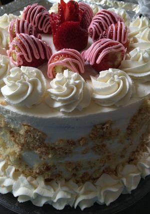 Una foto de Pastel con baño de fresa