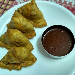 A picture of Aalu samosa.