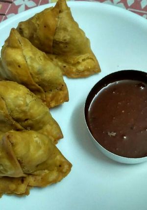 A picture of Aalu samosa.