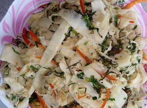 Hình của món Gà xào măng tươi.