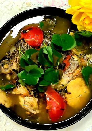 Hình của món Canh cá nấu chua me đất.