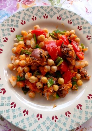 Una foto de Ensalada de garbanzos y pulpitos