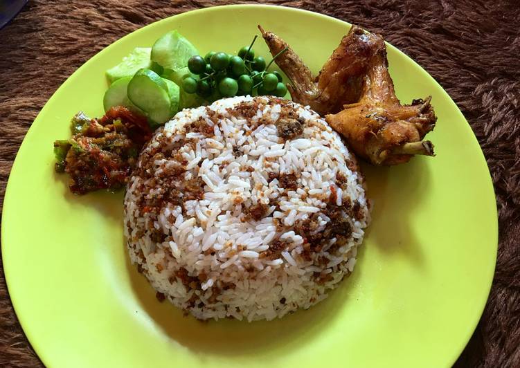 Nasi tutung oncom