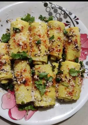 ખાંડવી(khandvi in Gujarati) રેસીપી મુખ્ય ફોટો
