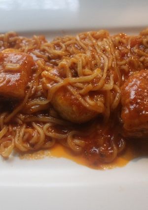 Una foto de Fideos con merluza