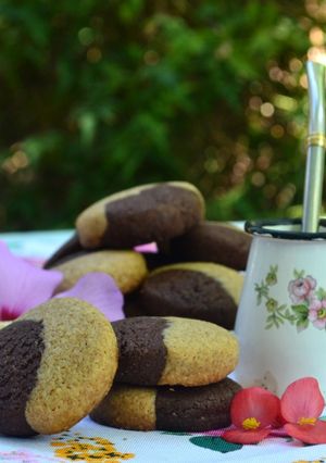 Una foto de Galletas integrales marmoladas💫