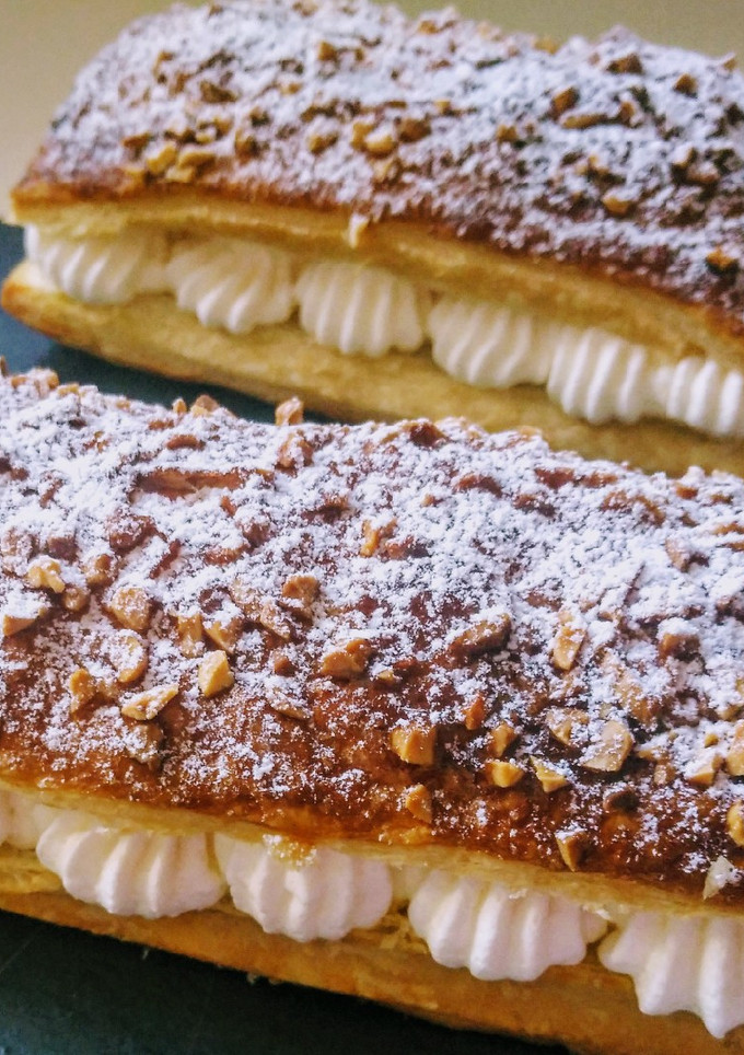 Una foto de Hojaldres rellenos de nata