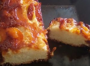 Una foto de Torta invertida de damasco