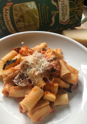 Una foto de Macarroni alle vongole (macarrones con marisco)