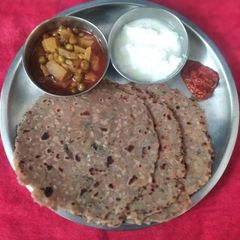 A picture of Onion Jowar Paratha.
