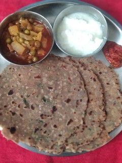 A picture of Onion Jowar Paratha.