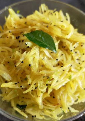 A picture of Raw Papaya Sambhara.