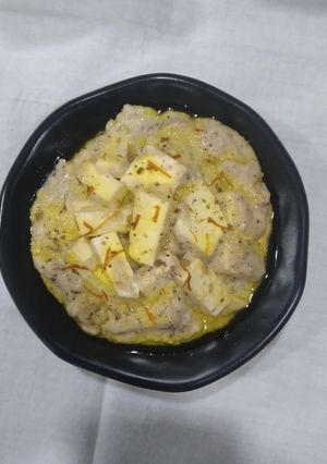 A picture of Shahi paneer with white gravy.