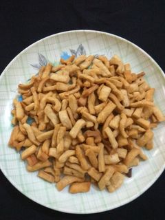 नमकपारे (Namakpare recipe in Hindi) रेसिपी मुख्य फोटो