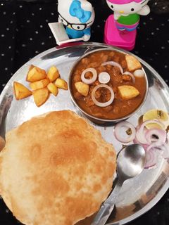 छोले भटूरे (Chole bhature recipe in Hindi) रेसिपी मुख्य फोटो