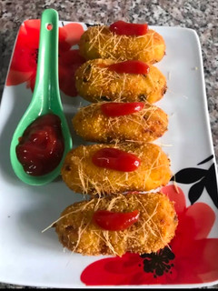 आलू के गोले (aloo k gole recipe in hindi) रेसिपी मुख्य फोटो