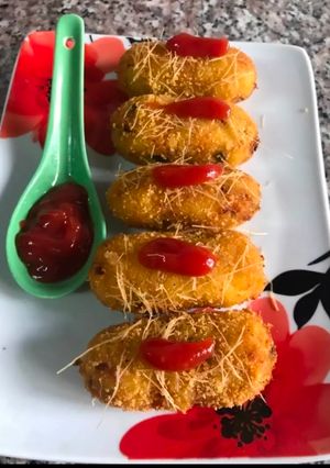 आलू के गोले (aloo k gole recipe in hindi) रेसिपी मुख्य फोटो
