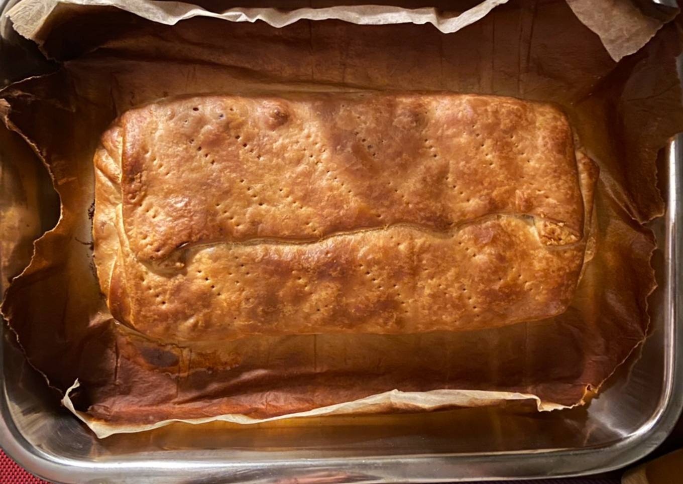 Empanada rellena de carne picada y queso