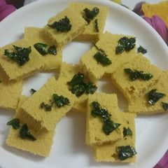 A picture of Khaman Dhokla.