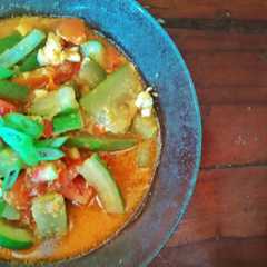 รูปของ Timun Tomat Telur Kuah Pedas