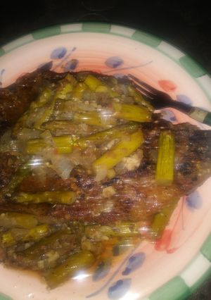 A picture of Sensational Chuck Steak With Asparagus, Onions & Garlic💕.