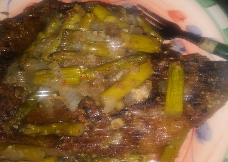 Recipe of Homemade Sensational Chuck Steak With Asparagus, Onions &amp; Garlic💕