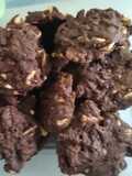 Kue coklat almond Coco crunch