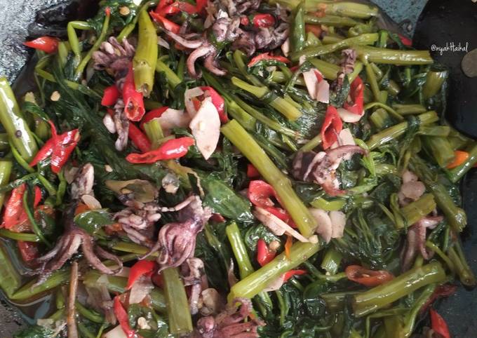 Tumis Kangkung Cumi