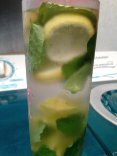 Foto resep Infused water (Lemon, daun mint & belimbing) #detoxday1