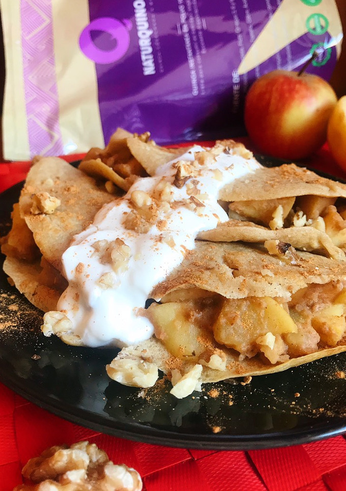 Una foto de Crepes de quinoa con manzana y canela