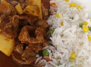 Una foto de Bistec de res en chile pasilla